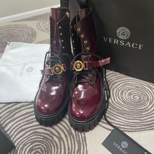 New Versace Combat Boot Authentic sz 40 Bordeaux